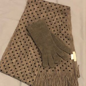 NWT New York & Co Scarf/Gloves Set